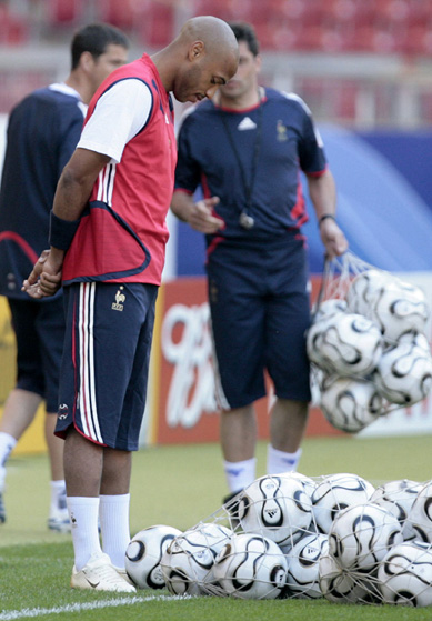 斯图加特反超对手，中场战绩全队同精团心共进的简单介绍