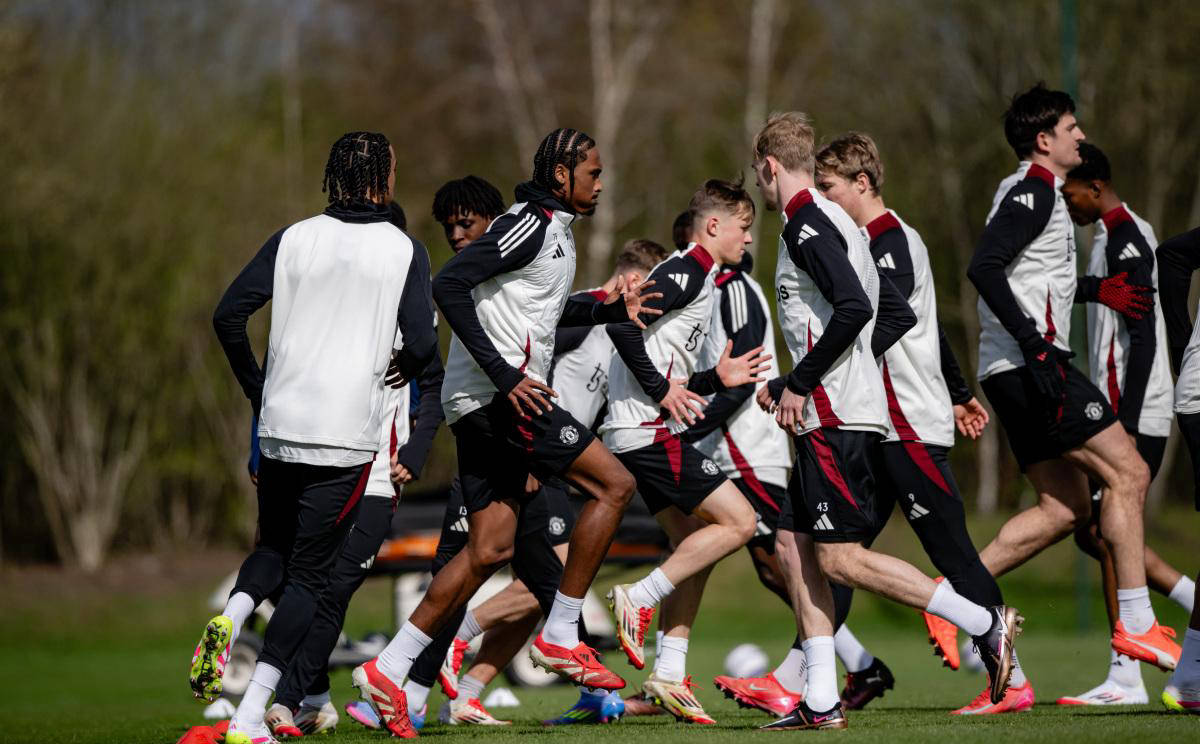 包含里昂队球员集训备战下一场比赛的词条