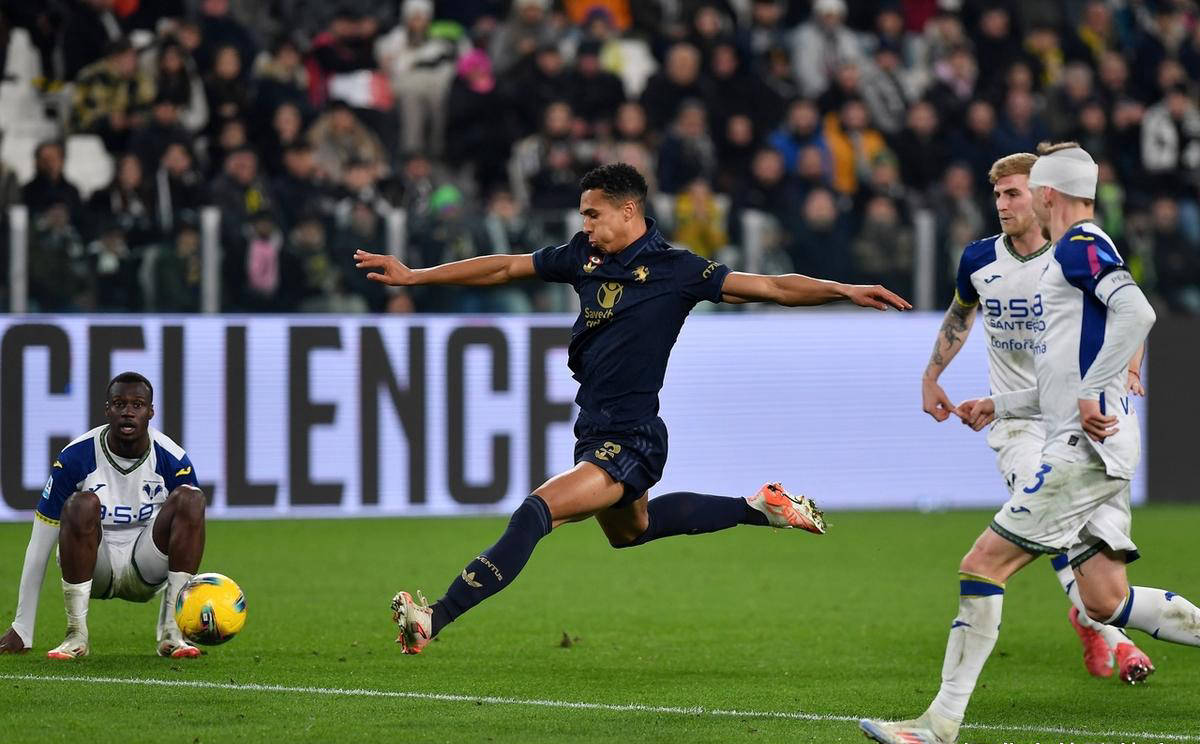 包含突尼斯射手荣膺队史，震撼全场为尤文图斯取得进球的词条