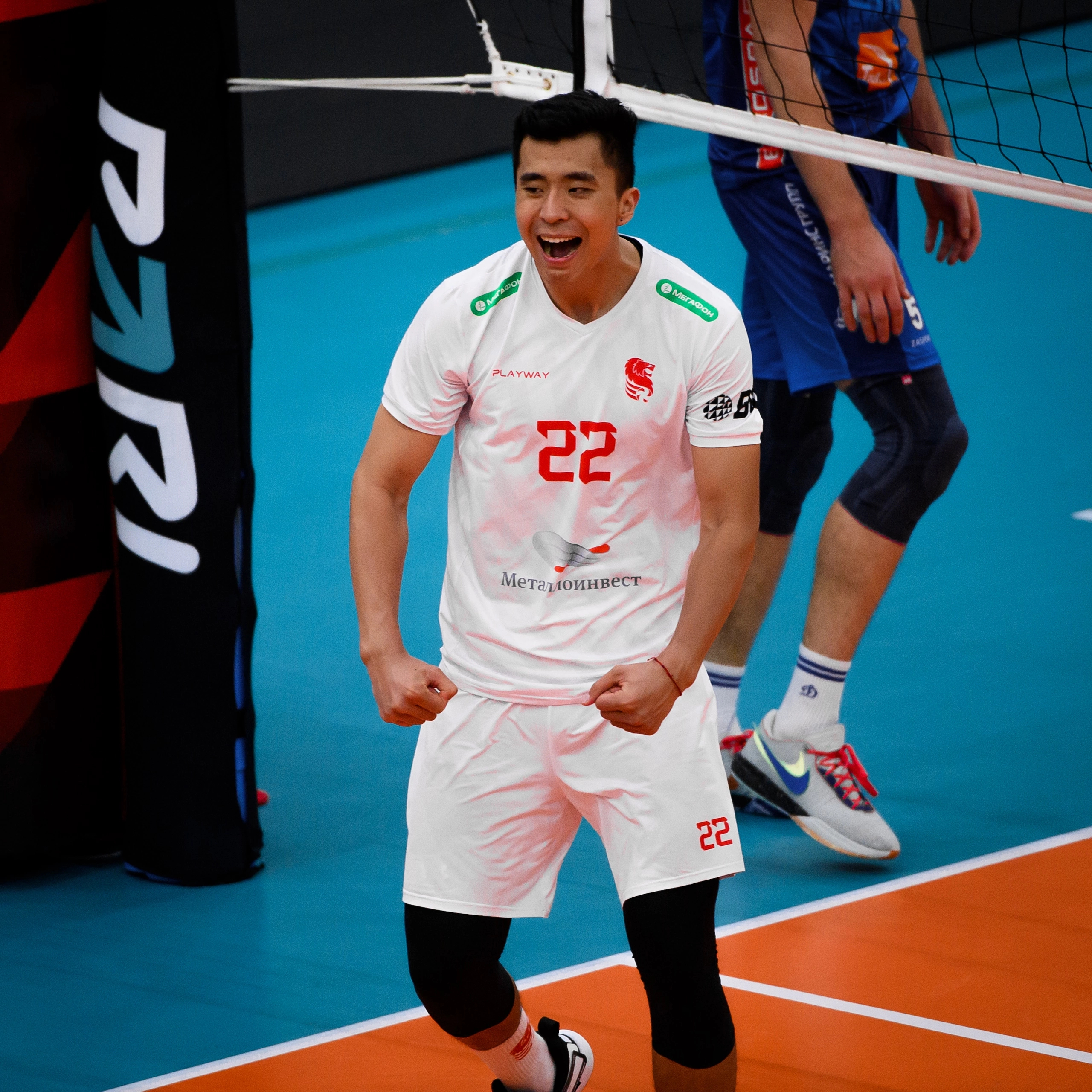 俄罗斯足球队集体力挺主帅备战大赛