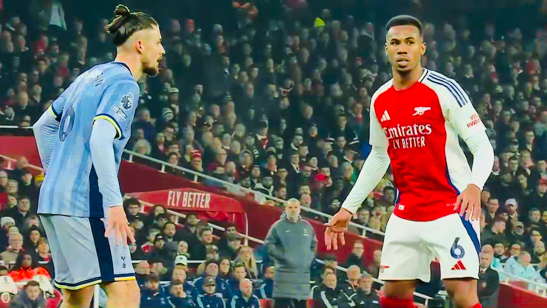 包含热刺遭遇意外失利，赛季前景蒙上阴影的词条