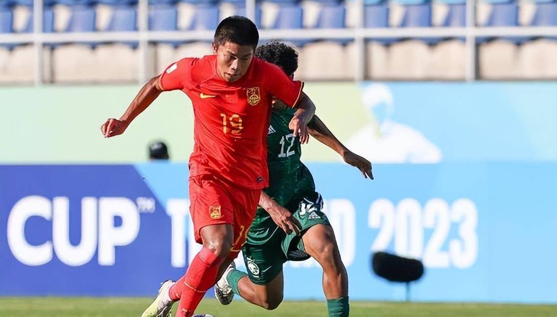 上海上港主场击败天津泰达，暂居积分榜第三