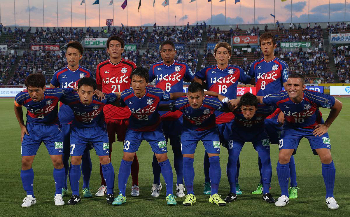 客场作战，球队在对决中取得胜利