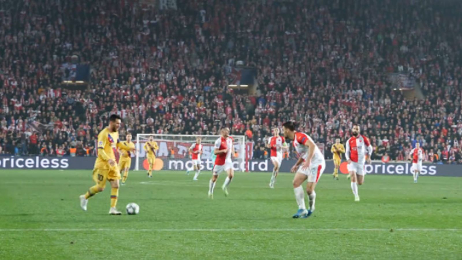 拉脱维亚队在客场比赛中实现逆转