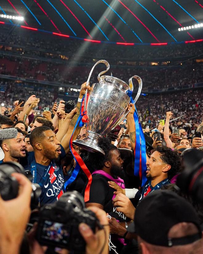 巴黎圣日耳曼凭一球取胜，成功登顶小组榜首位置的简单介绍