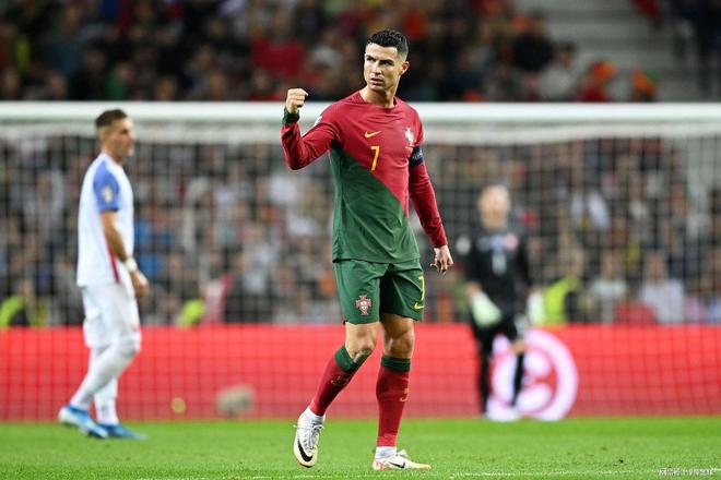 印度阿杜格比赛队球员打出完美合作，赢得胜利的简单介绍