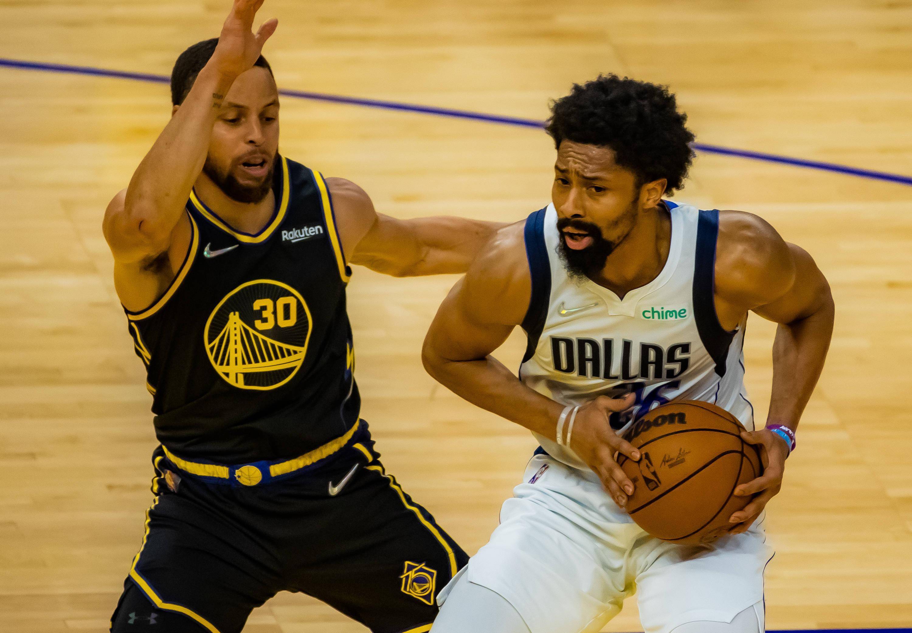 包含美洲篮球职业联赛季后赛拉开帷幕，洛杉矶队大胜的词条