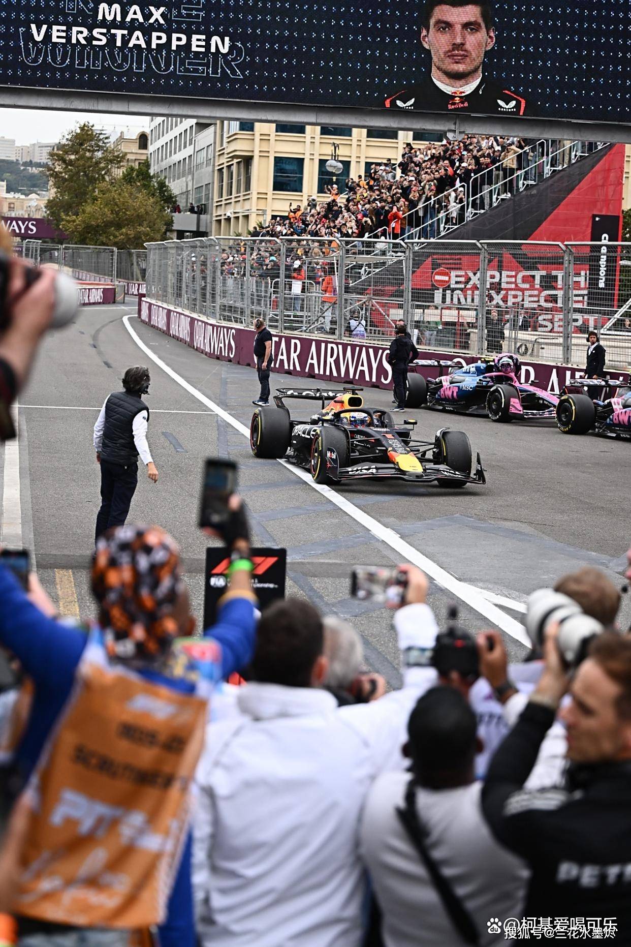 包含梅赛德斯轻取法拉利,塞恩斯统治全场的词条 包含梅赛德斯轻取法拉利,塞恩斯统治全场的词条