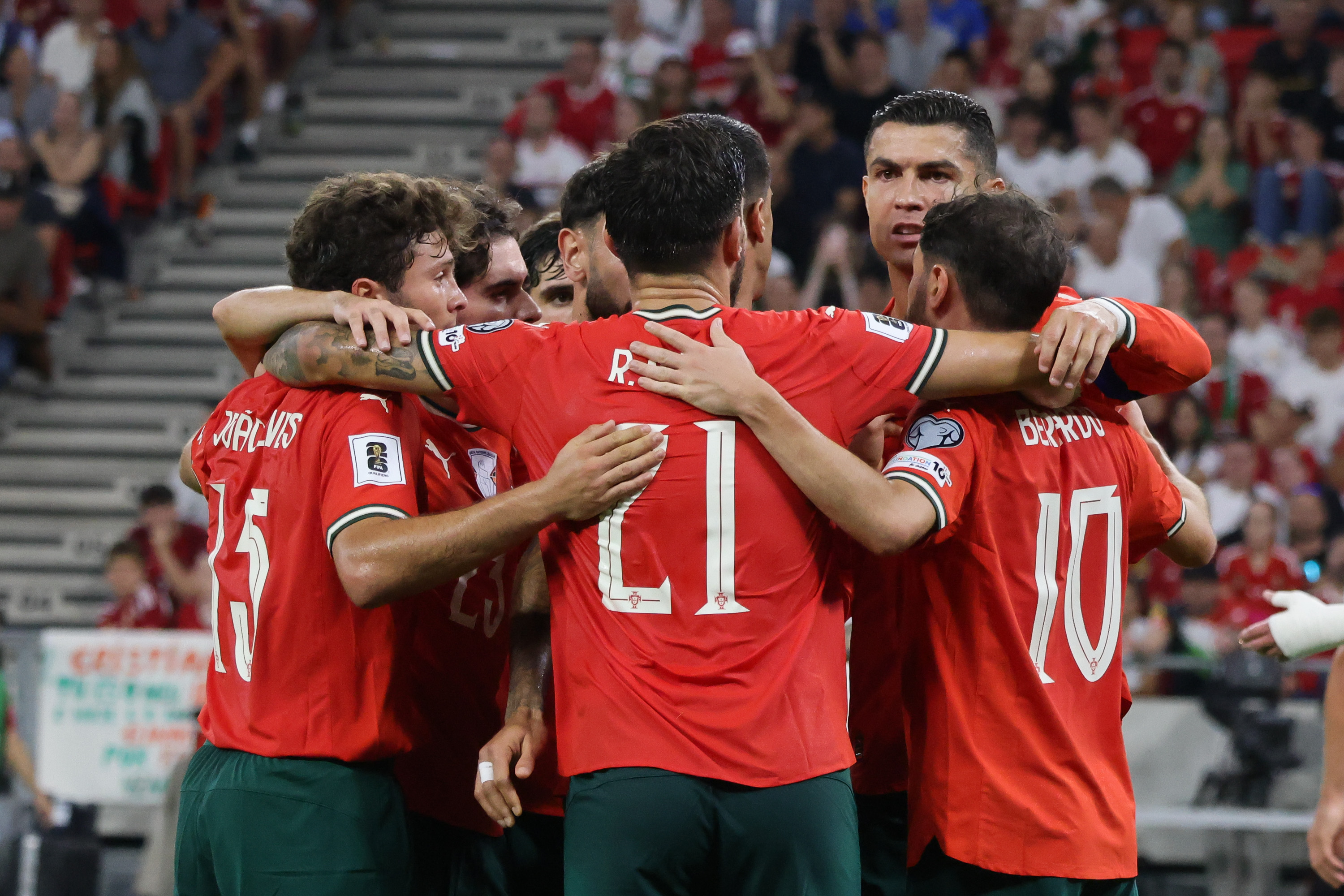 黑白直播在线观看-葡萄牙队绝杀韩国队，梁靖崑点燃赛场